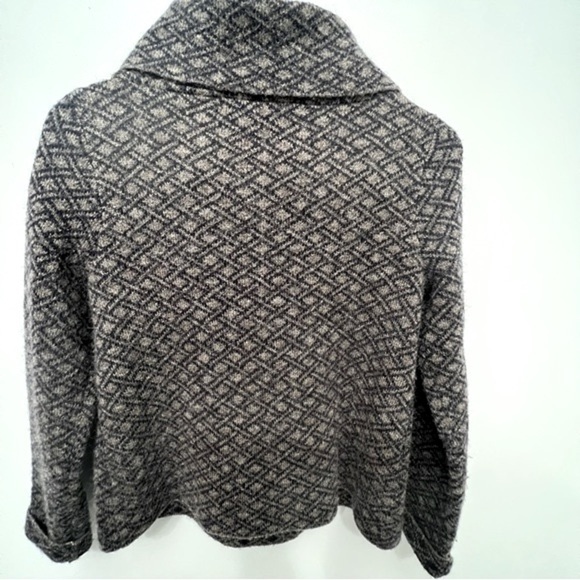 MAX STUDIO  Acrylic/Wool Blend Draped Front, Cropped Knit Cardigan, Size M, A6 - Picture 2 of 7